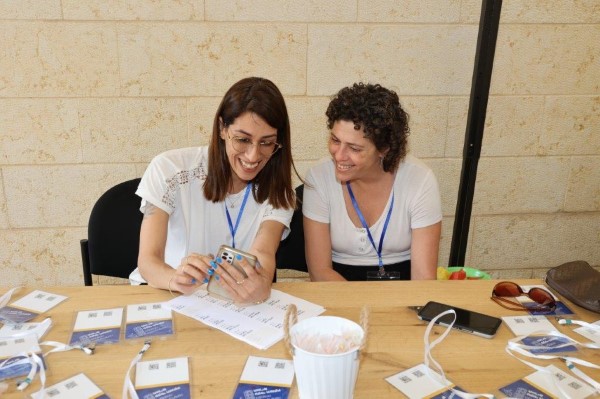 15 מתוך 843